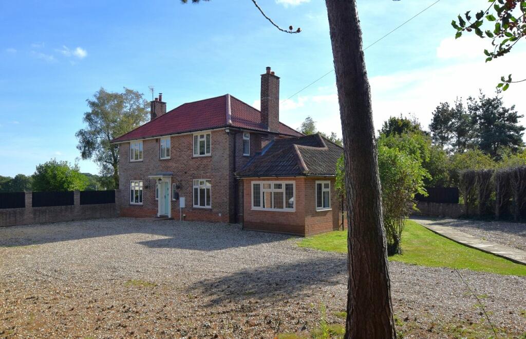 4 bedroom detached house for sale in John De Bois Hill, Ardleigh