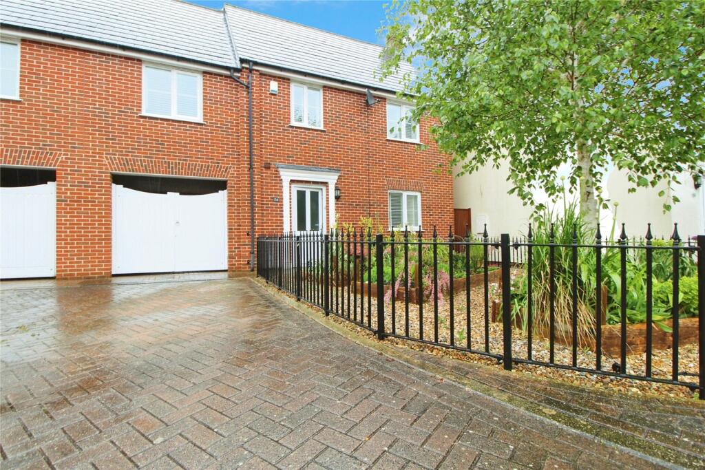 3 bedroom end of terrace house for sale in Furze Crescent, Alresford