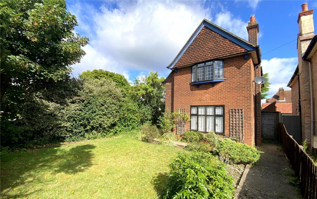 3 bedroom detached house for sale in Rushmere Road, Ipswich, Suffolk, IP4