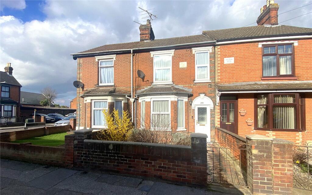 2 bedroom end of terrace house for sale in Bramford Road, Ipswich, Suffolk, IP1