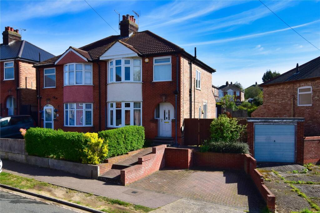 3 bedroom semi-detached house for sale in Pine View Road, Ipswich, Suffolk, IP1