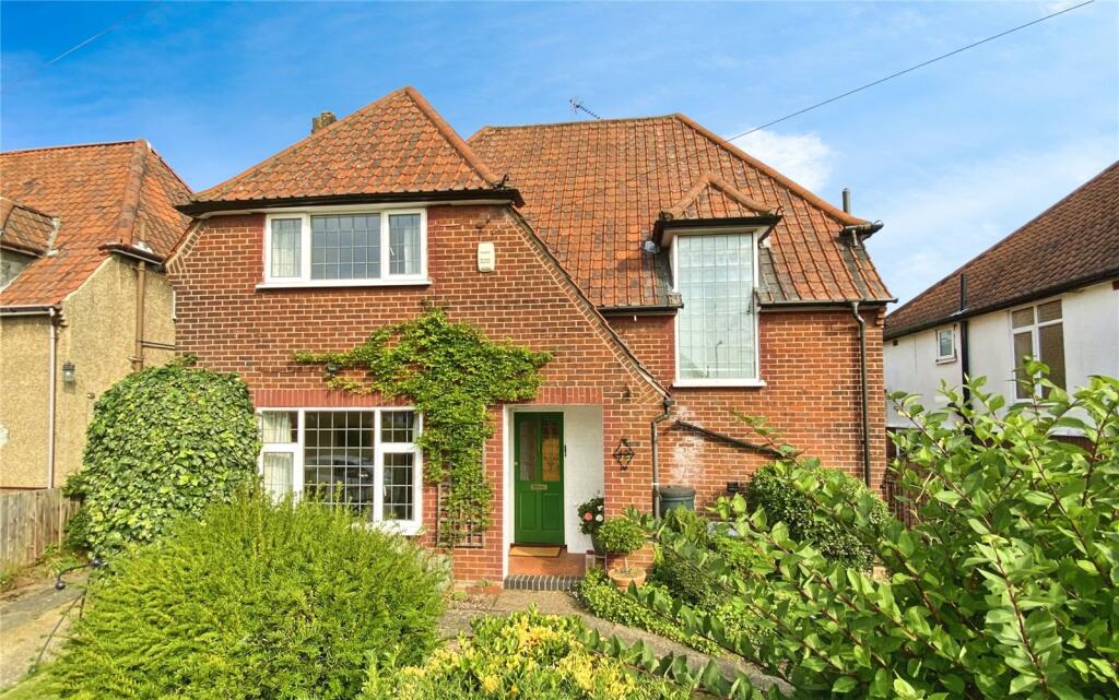 3 bedroom detached house for sale in Belstead Avenue, Ipswich, Suffolk, IP2