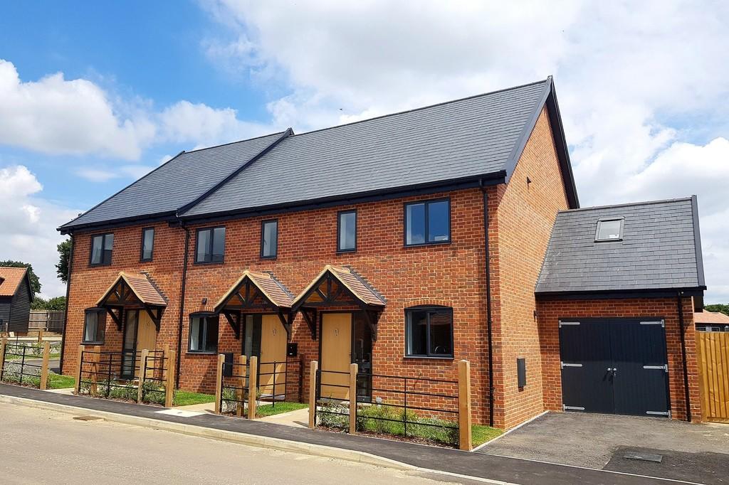 2 bedroom end of terrace house for sale in Fullers Field, Westerfield