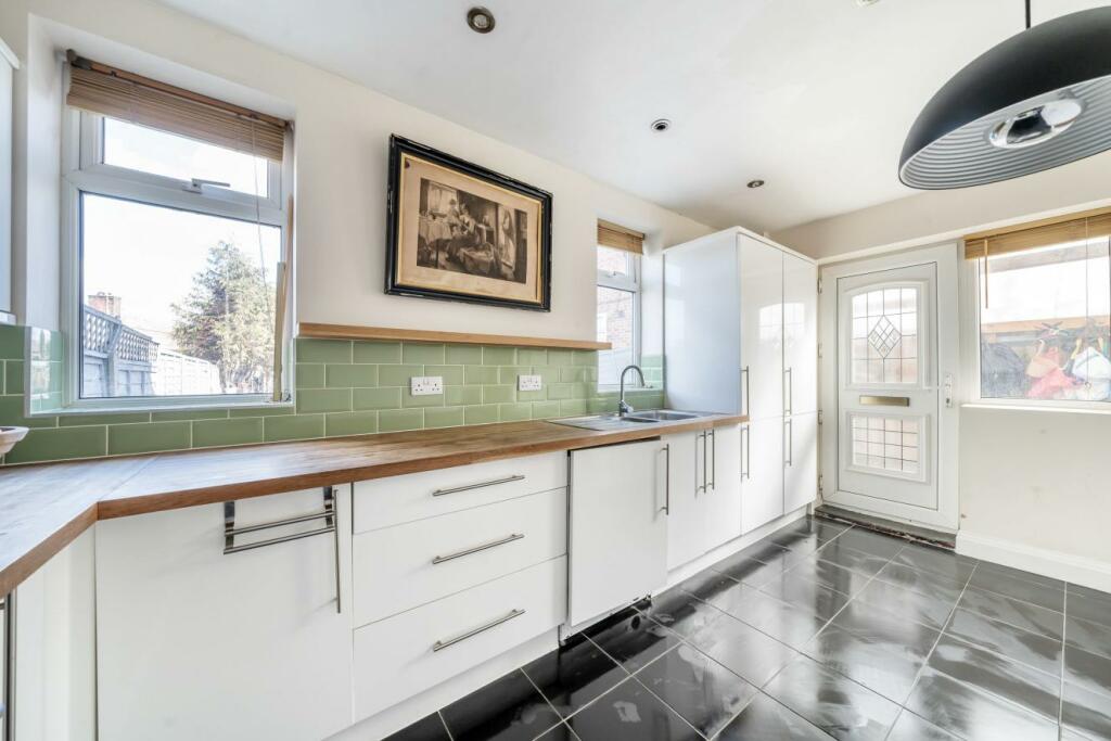 2 bedroom end of terrace house for sale in Greenford Avenue, Hanwell, W7