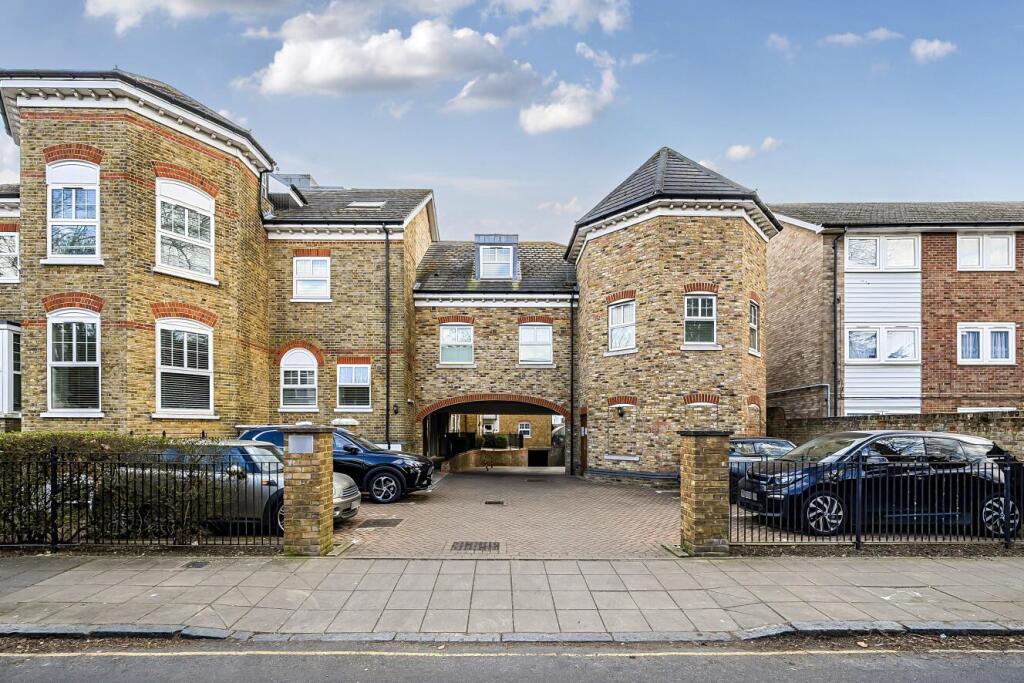 Main image of property: Golden Manor, Hanwell, London, W7