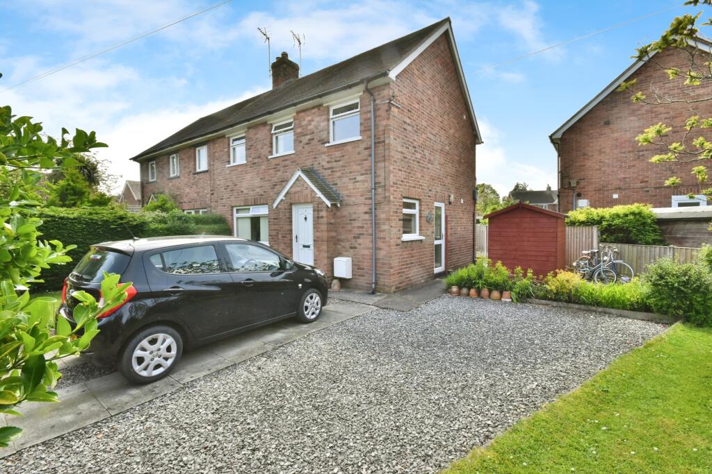 3 bedroom semidetached house for sale in Chestnut Close, Gresford, LL12