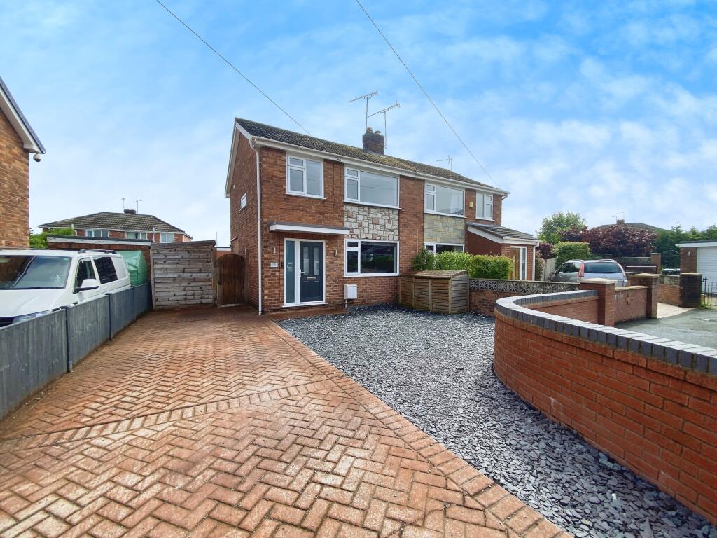 3 bedroom semidetached house for sale in Gele Avenue, Gwersyllt