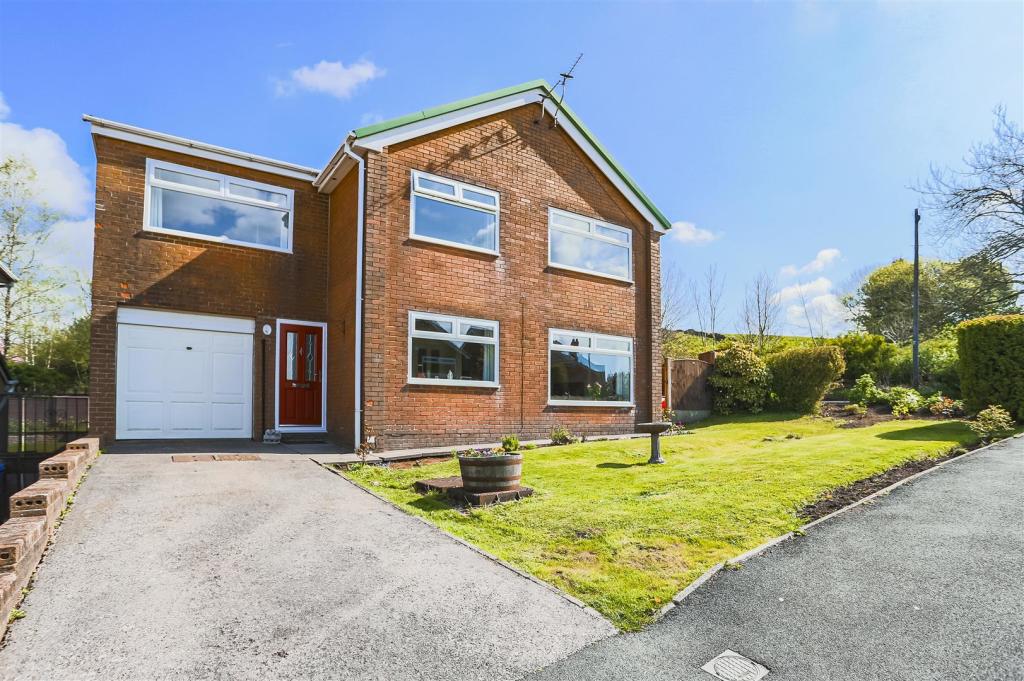 4 bedroom detached house for sale in Sandown Road, Haslingden, Rossendale, BB4
