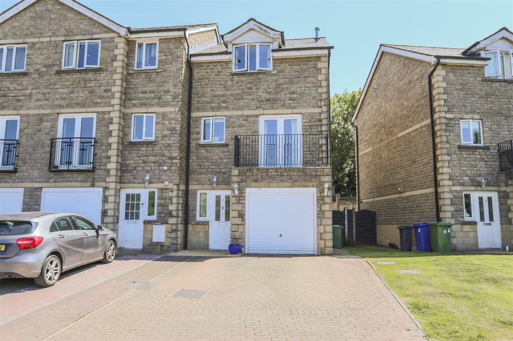 3 bedroom town house for sale in Acre Park, Bacup, OL13