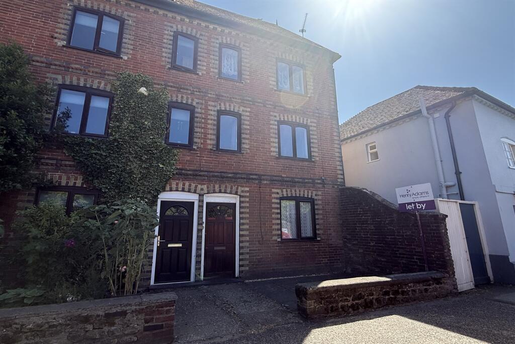 Main image of property: Petersfield Road, Midhurst, GU29