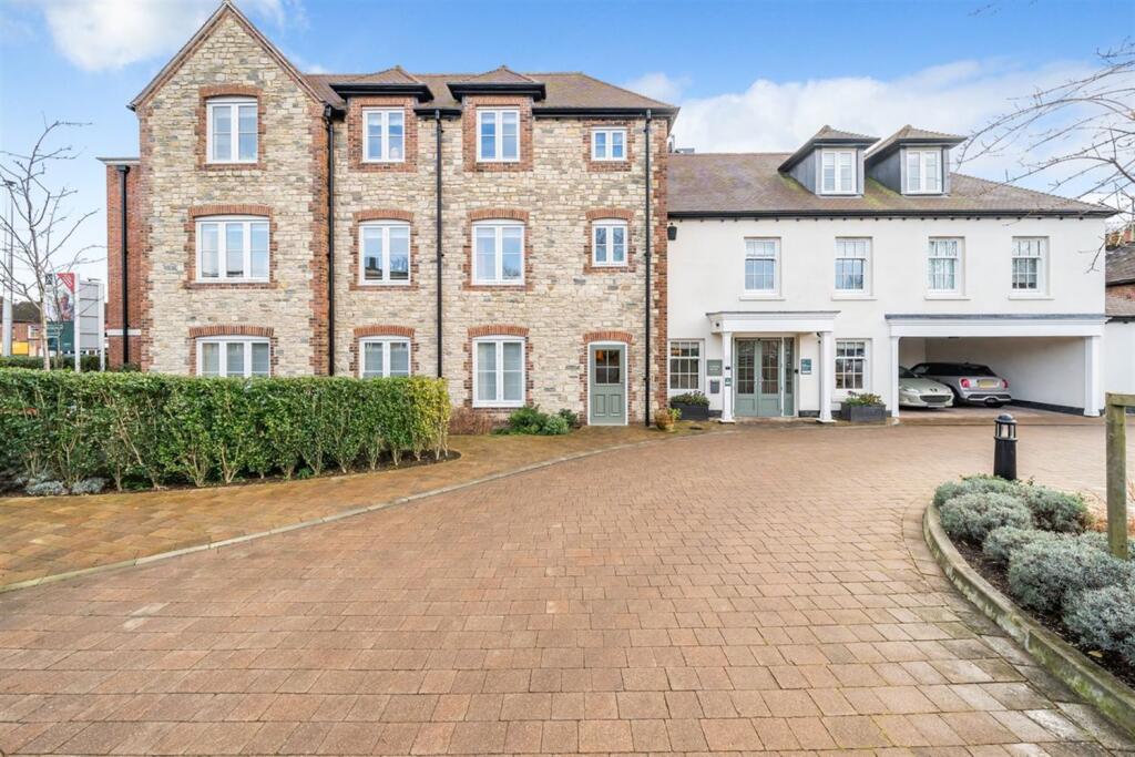 Main image of property: Dundee House, Bepton Road, Midhurst, GU29