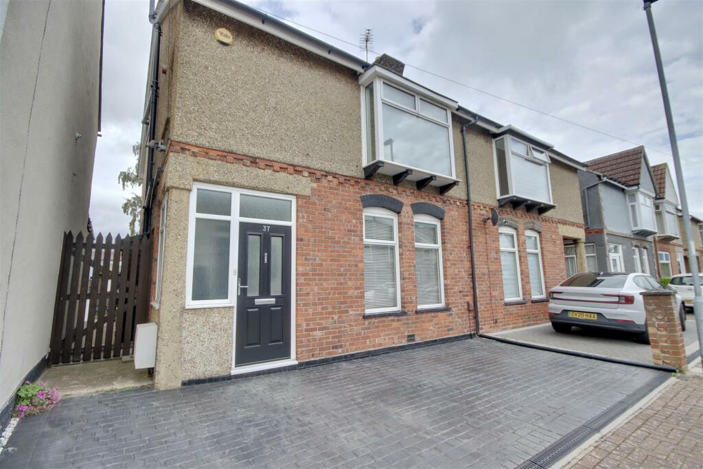 4 bedroom semidetached house for sale in Kendal Avenue, Portsmouth, PO3