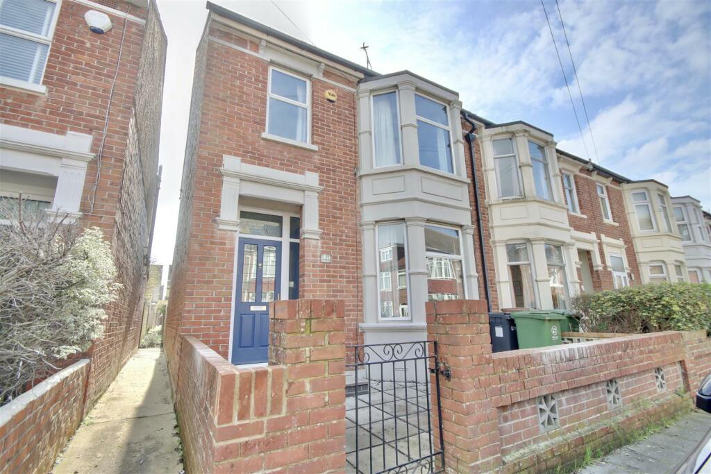 3 bedroom end of terrace house for sale in Jenkins Grove, Baffins, Portsmouth, PO3