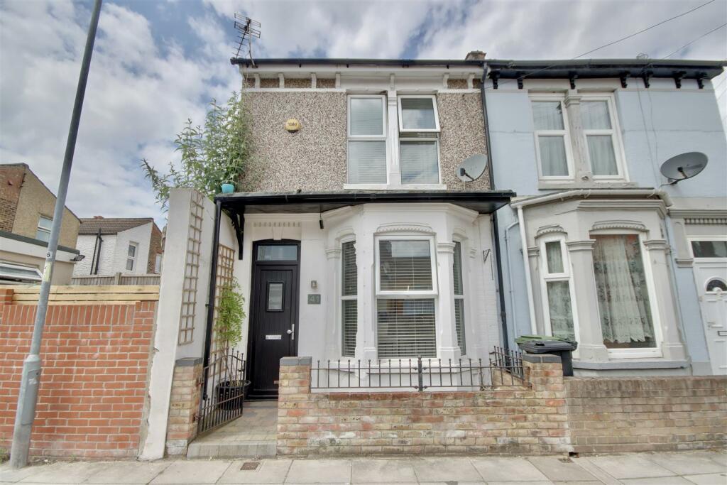 3 bedroom semidetached house for sale in Farlington Road, Portsmouth, PO2