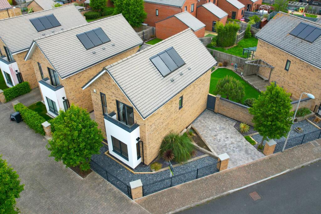 3 bedroom link detached house for sale in Cheshire Avenue, Locking