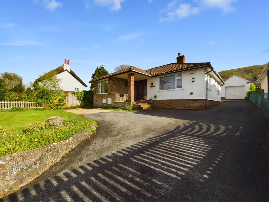 3 bedroom bungalow for sale in Greenhill Road, Sandford,