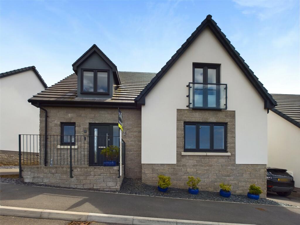 4 bedroom detached house for sale in Wentwood Drive, Bleadon, Weston