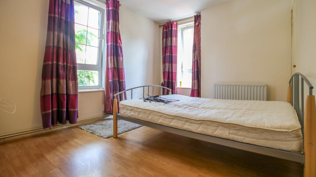 Flat to rent on Crayford House, Tabard Garden Estate, London, SE1