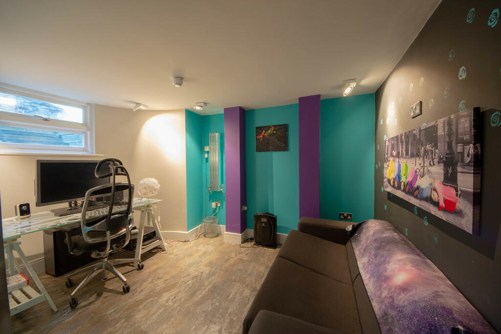 Additional property image - Broad Street, Brighton
