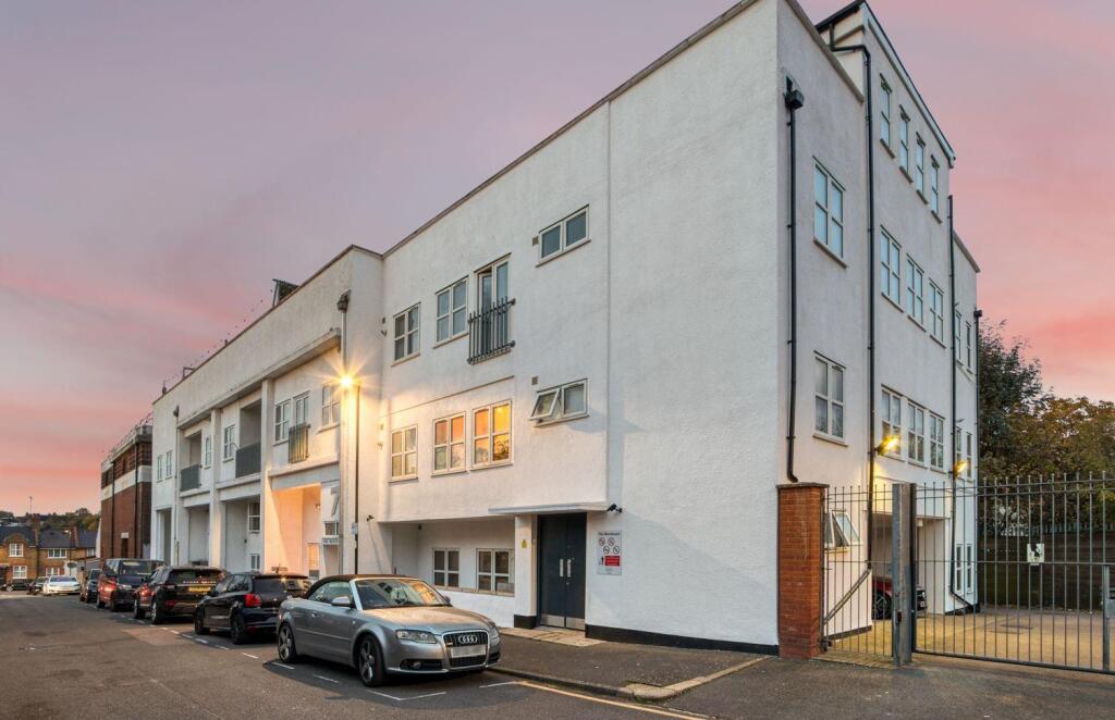Main image of property: Park Road, London