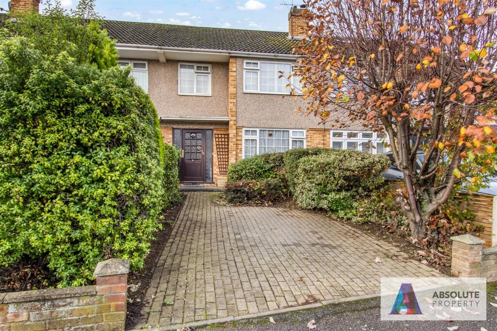 Main image of property: Barnfield Close, Hoddesdon