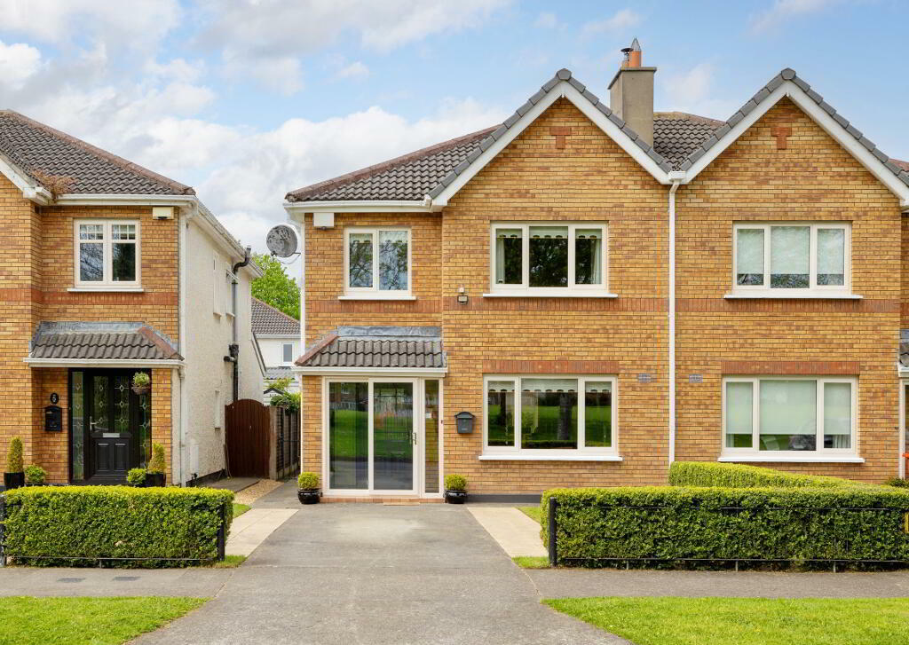 4 bedroom semidetached house for sale in 4 Foxfield, Finnstown Abbey