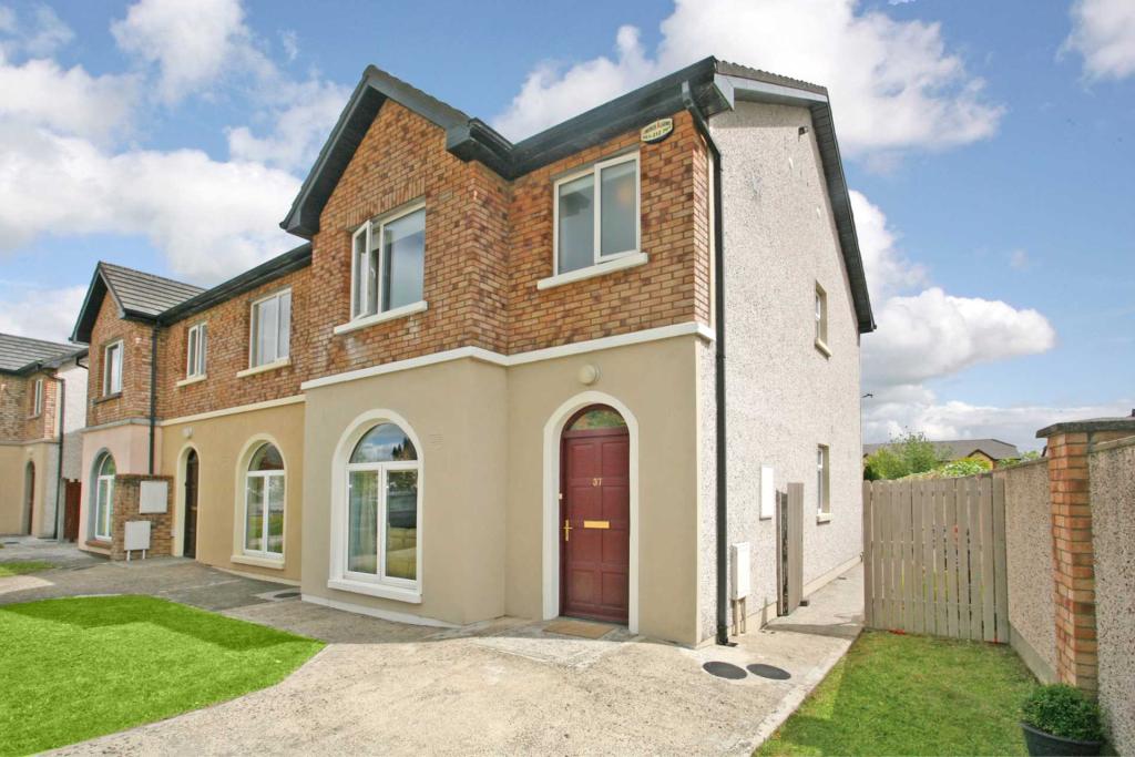 3 bedroom end of terrace house for sale in 37 Glendara, Kilteragh