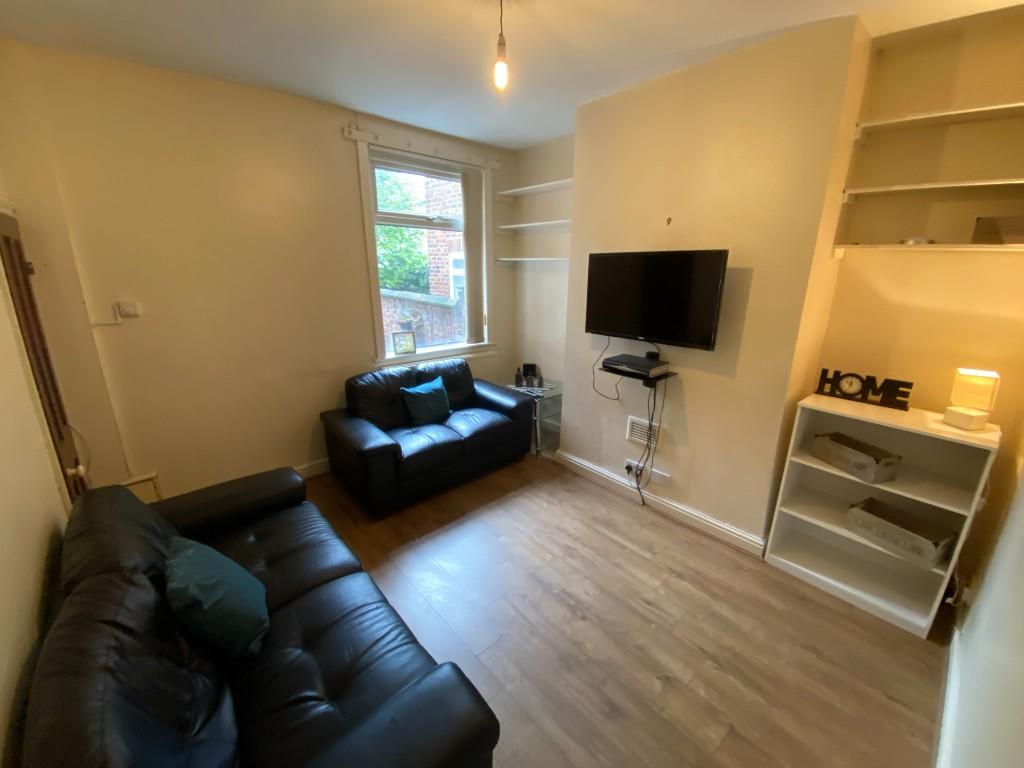 Main image of property: *STUDENT ONLY* Davenport Avenue - £175 per person per week - All Inclusive Bills!