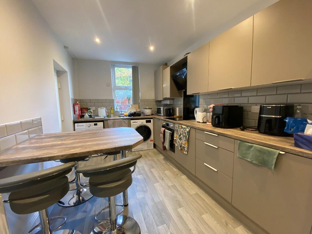 Main image of property: *STUDENT ONLY* Beeton Grove - £175 per person per week - All Inclusive Bills!