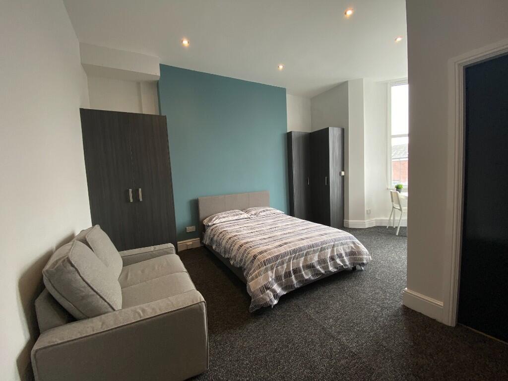 Main image of property: Hathersage Road *STUDENT ONLY - AVAILABLE 17/09/2025**