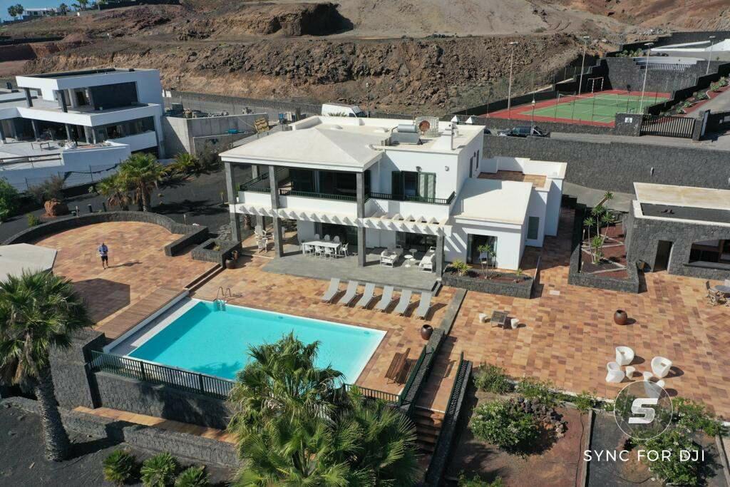 4 bedroom villa for sale in Canary Islands, Lanzarote, Playa Blanca, Spain
