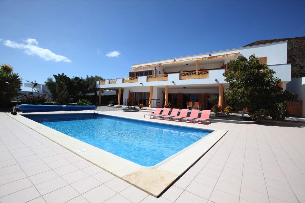 6 bedroom detached villa for sale in Canary Islands, Lanzarote, Playa