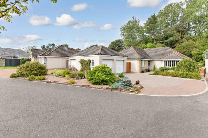 Main image of property: 15 Robert Wilson Grove, Townhill, Dunfermline, KY12 0HS