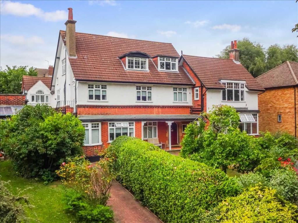 1 bedroom flat for sale in Vincent Court, Weald Road, Brentwood, CM14