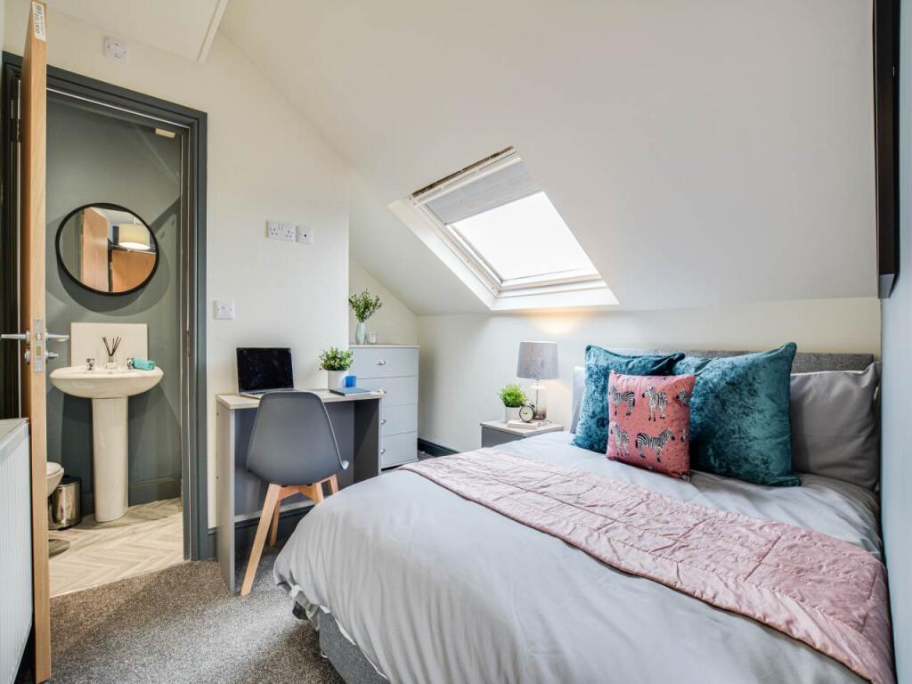 Main image of property: Knowle Mount  (room 5), Burley, Leeds