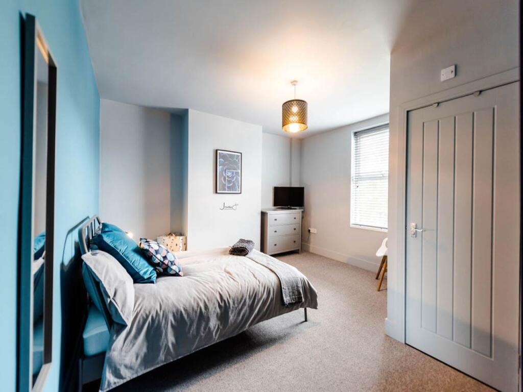 Main image of property: Rosemont Walk (room 2), Bramley, Leeds