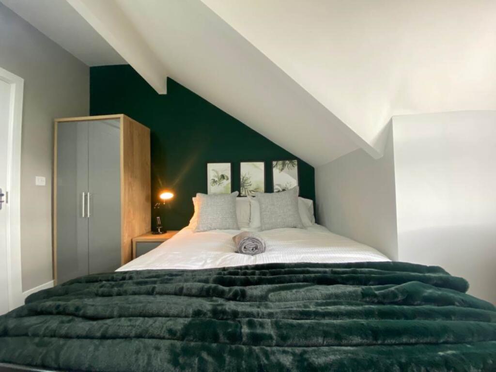 Main image of property: Beechwood Crescent (room 4), Burley, Leeds