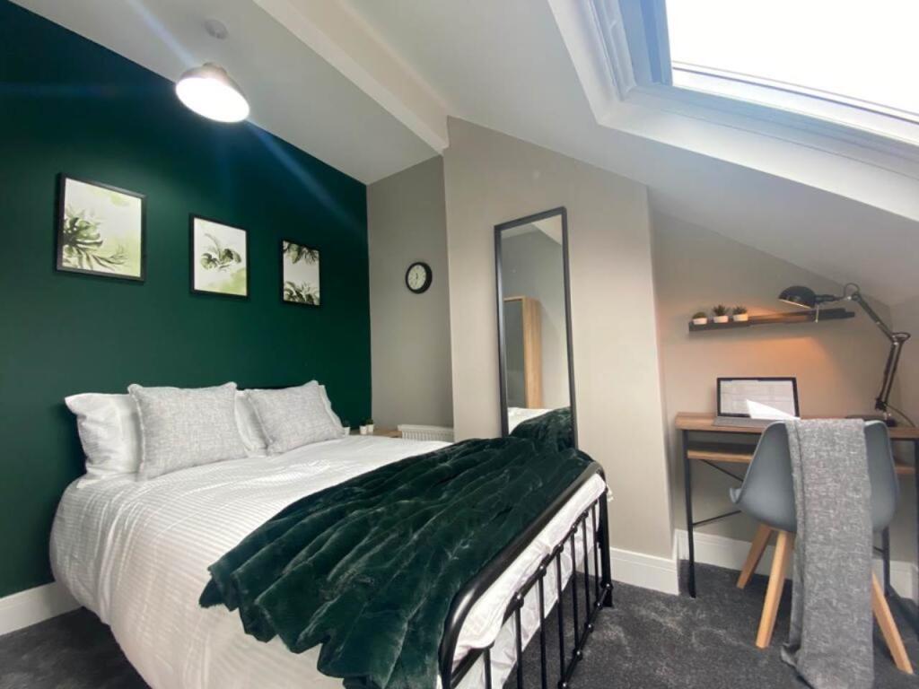 Main image of property: Beechwood Crescent (room 5), Burley, Leeds