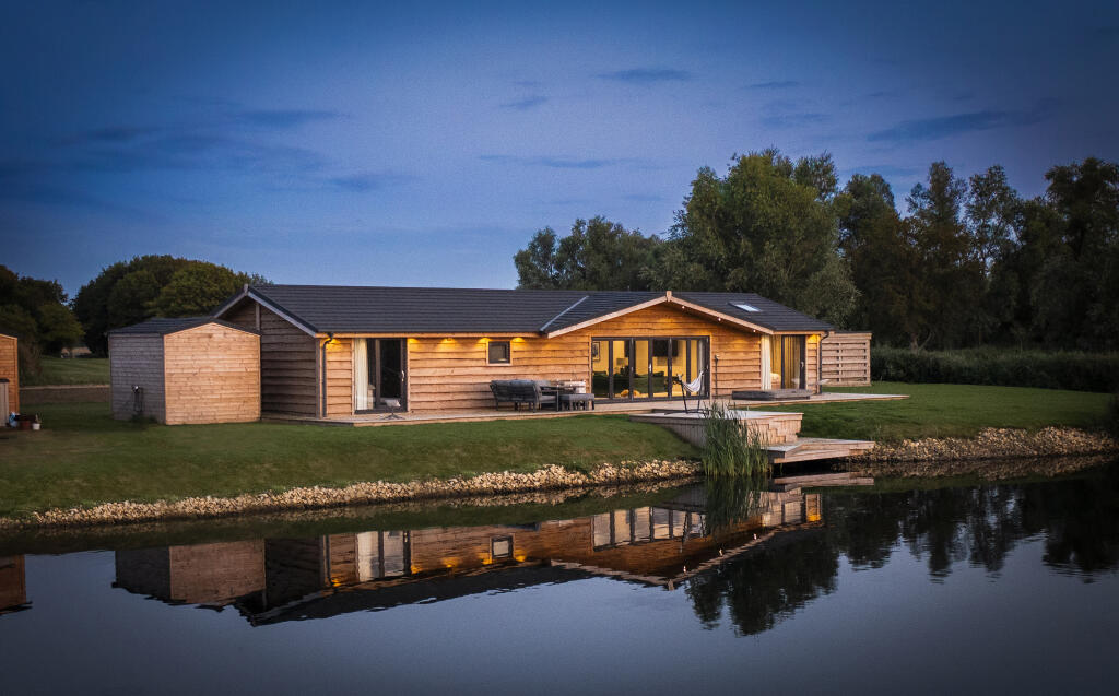 3 bedroom lodge for sale in Langtoft Lakes, Langtoft, PE6