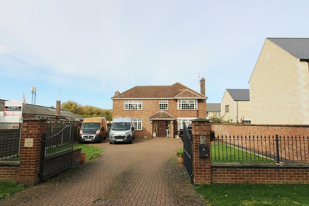 4 bedroom detached house for sale in 117 Spalding Road, Deeping St