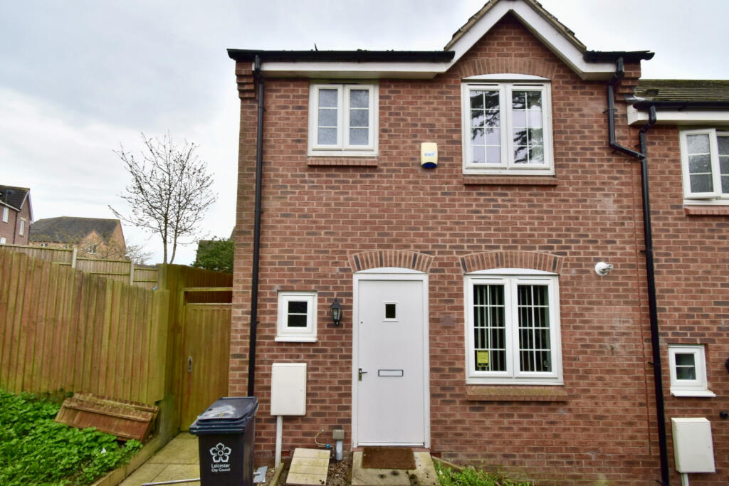 3 bedroom end of terrace house for rent in Langford Way, Humberstone, Leicester, LE5