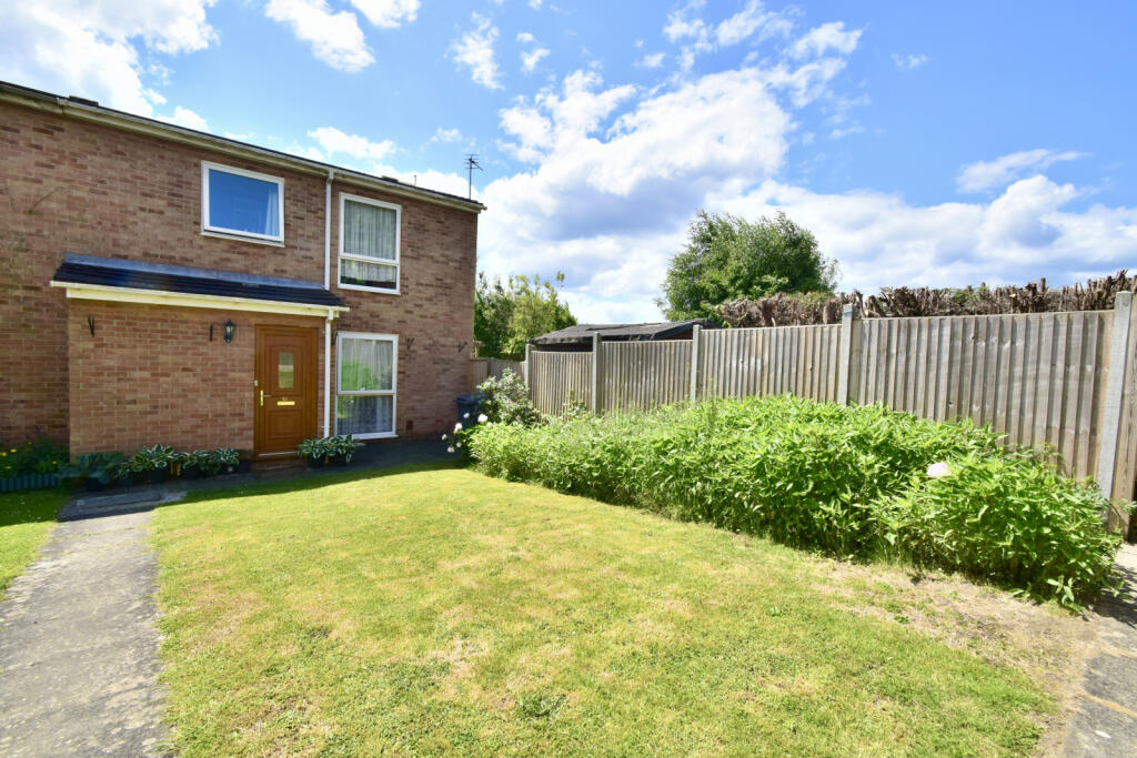 3 bedroom terraced house for sale in Hollybush Close, Thurnby Lodge
