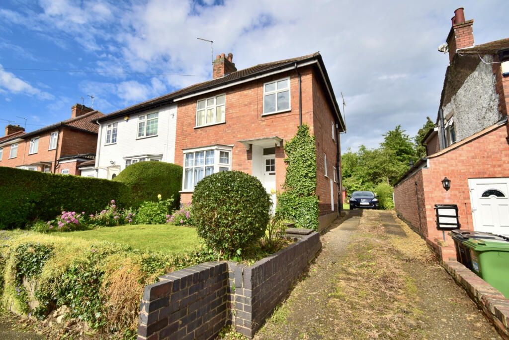 3 bedroom semidetached house for sale in Queen Street, Oadby, Leicester, LE2