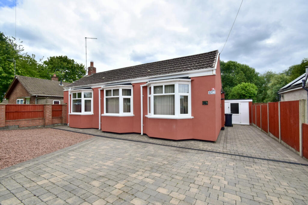 2 bedroom bungalow for sale in Thurncourt Road, Thurnby Lodge, Leicester, LE5