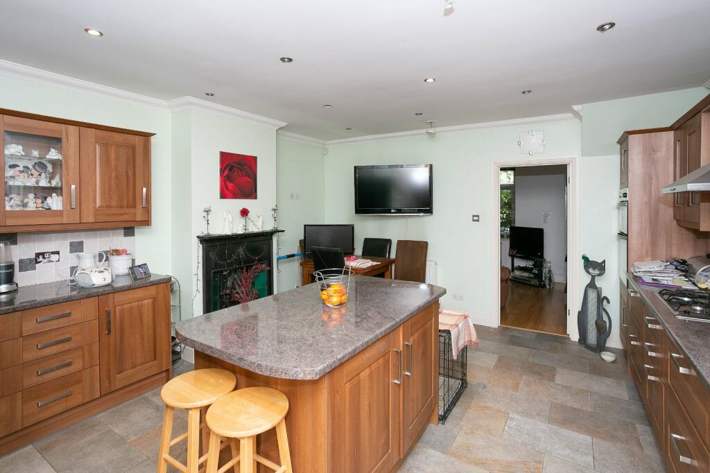 3 bedroom semidetached house for sale in Horseshoe Lane, Watford