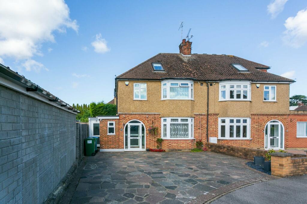 4 bedroom semidetached house for sale in Telford Close, Watford