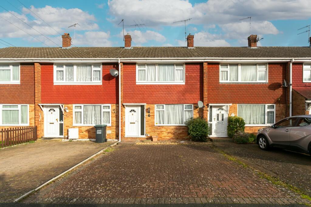 3 bedroom terraced house for sale in Lemonfield Drive, Garston, Watford