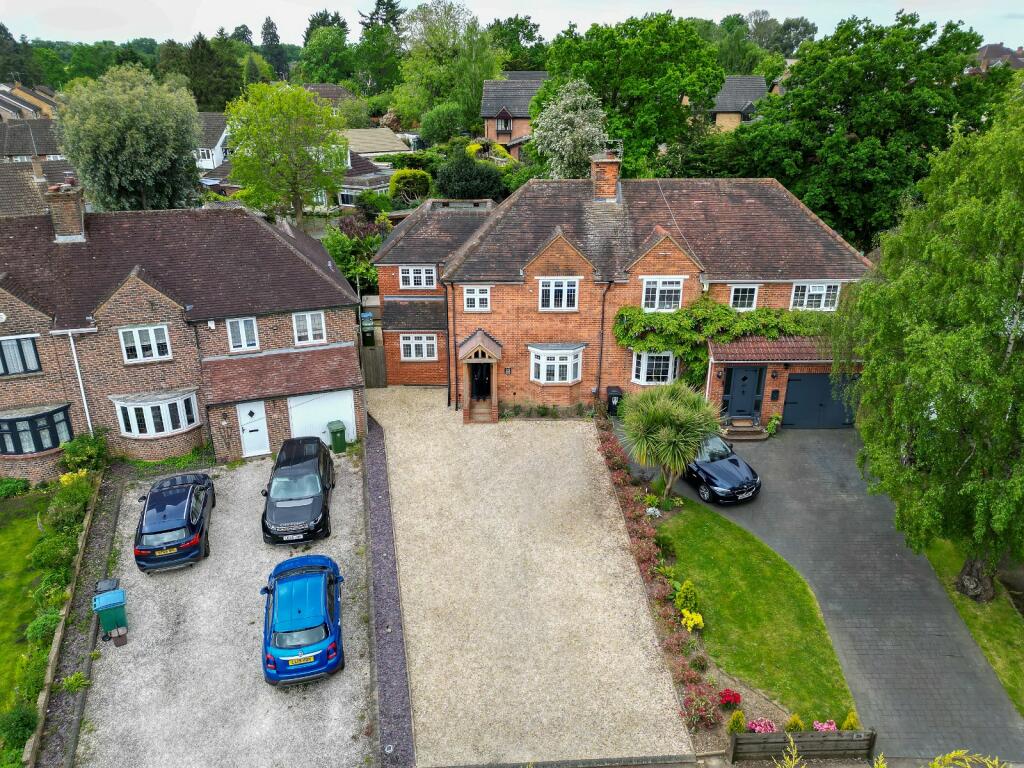 4 bedroom semidetached house for sale in Garston Crescent, Watford