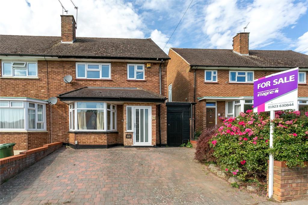 3 bedroom semidetached house for sale in Ganders Ash, Watford