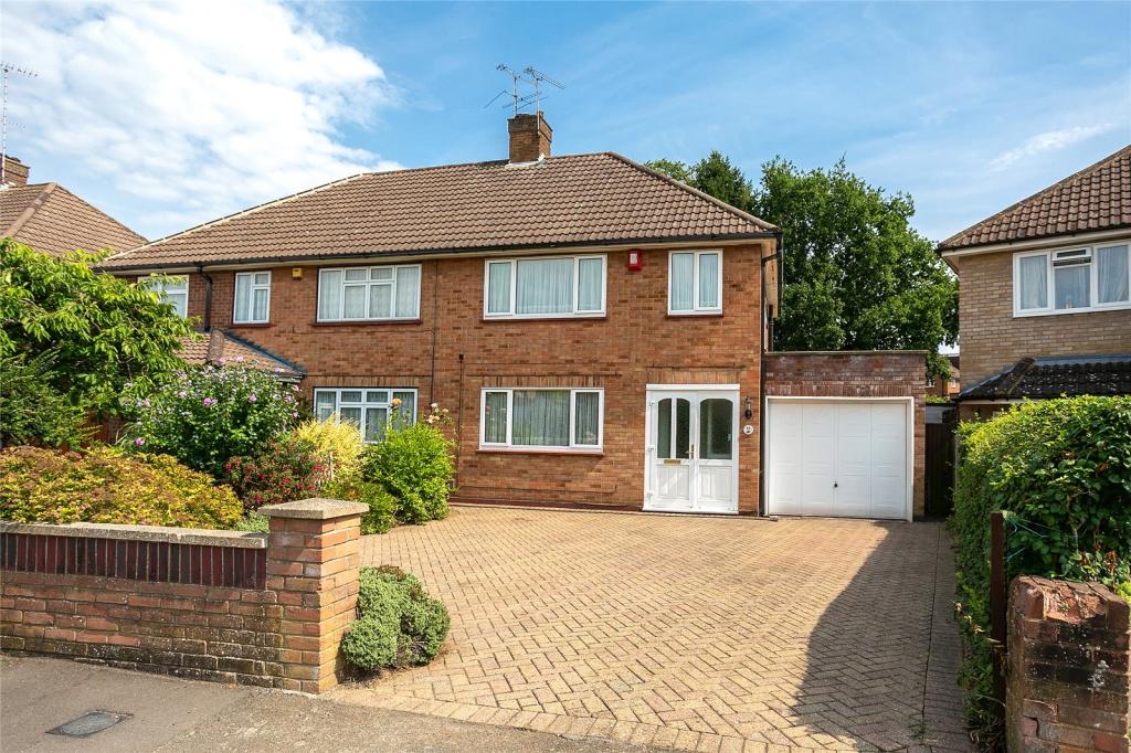 3 bedroom semidetached house for sale in Hare Crescent, Watford